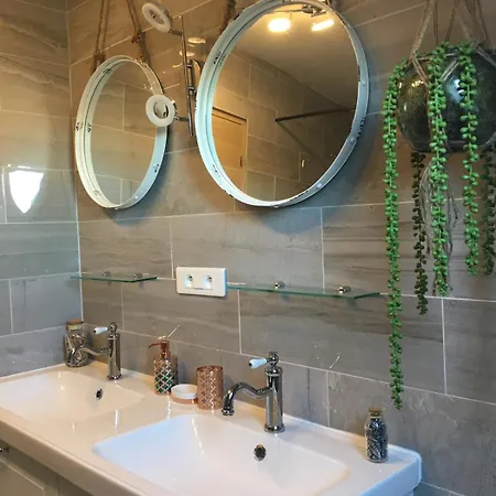 Maison Spacieuse Avec Jardin Et Feu De Bois Et Parking Gratuit Pour 3 Voiture Prázdninový dům *